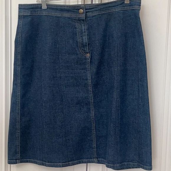 Petite Sophisticate Stretch Blue Denim Skirt size 14 - Picture 8 of 8